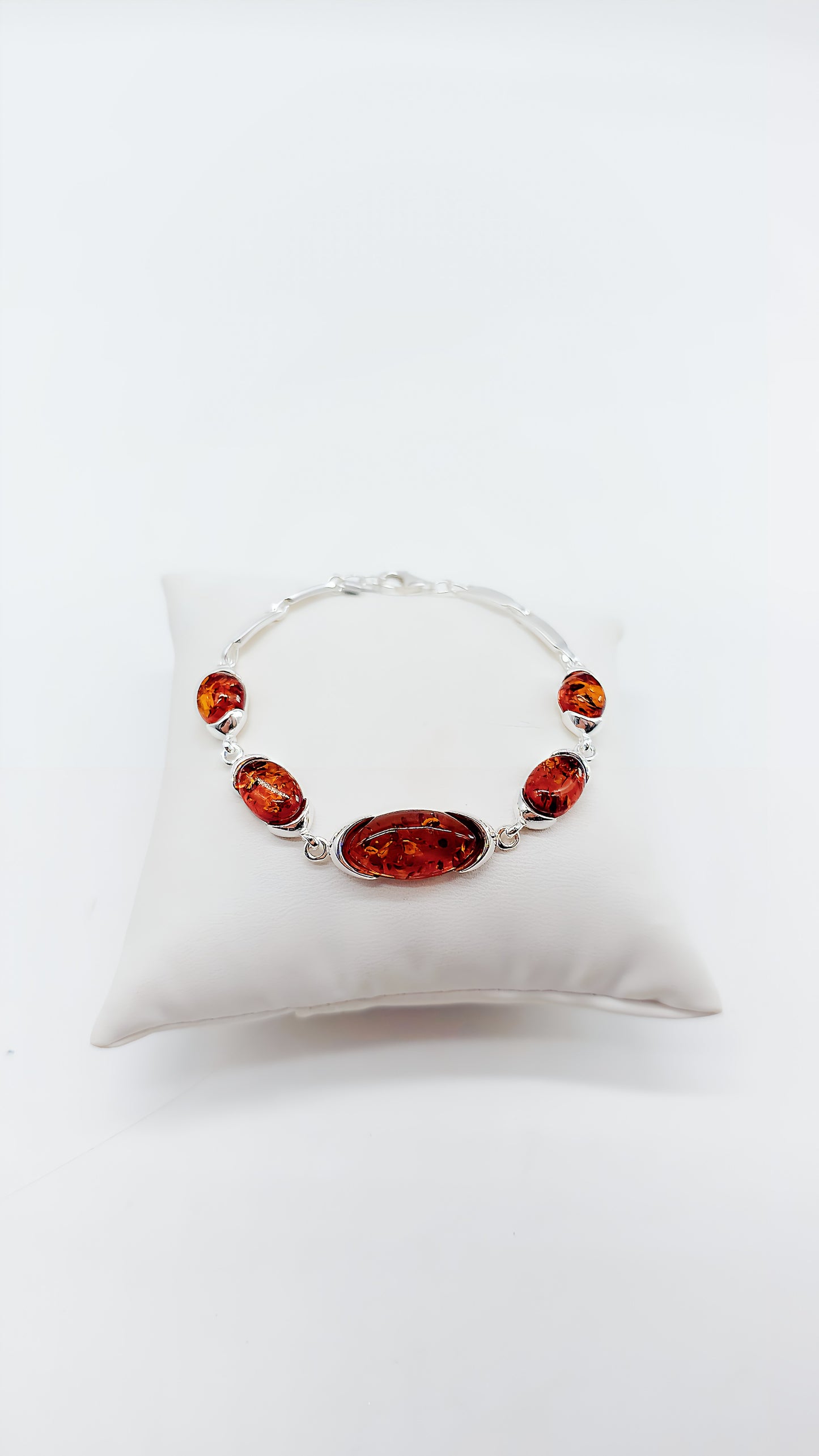 Natürliche Eleganz: Bernstein-Armband in edlem Silber