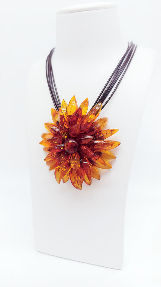 Floral splendor in amber – pendant & brooch