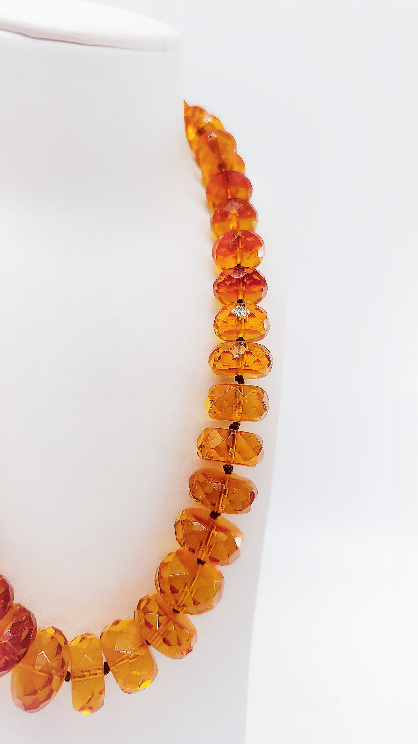 Naturbelassene Bernstein Kette – einzigartiges Design