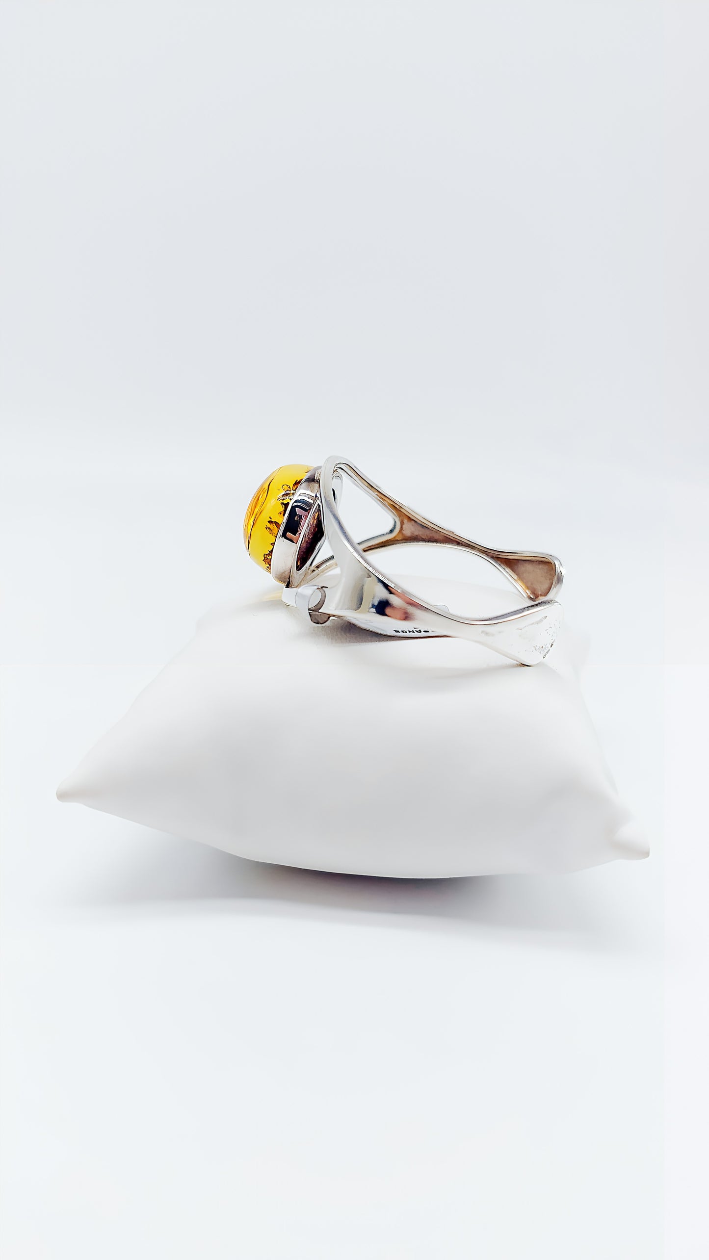 Fascinating amber in radiant silver