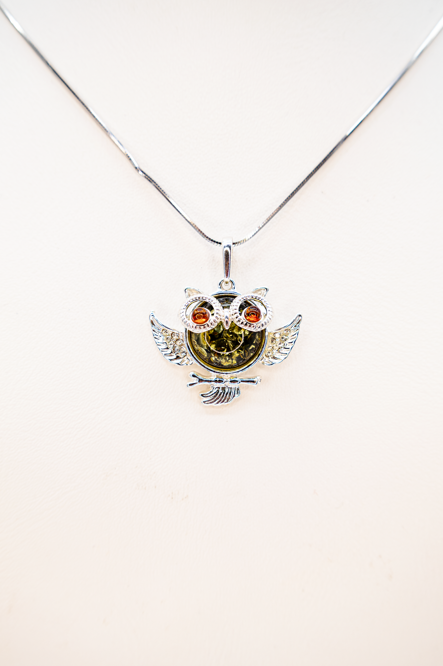 Silver owl pendant with amber – symbol of wisdom