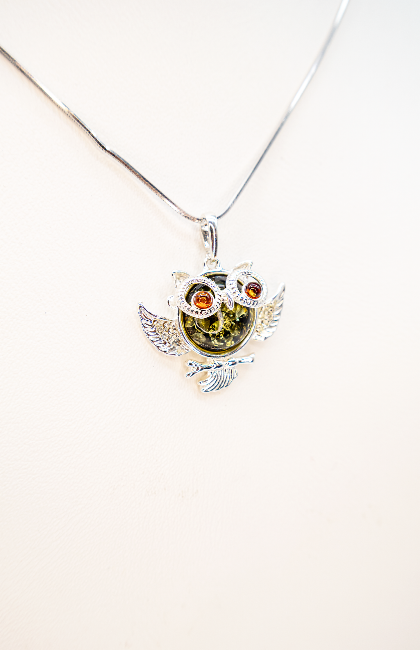 Silver owl pendant with amber – symbol of wisdom