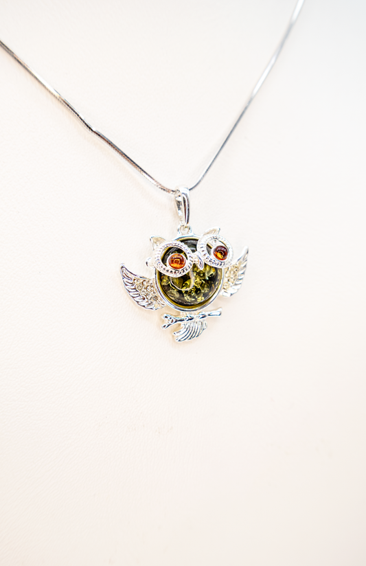 Silver owl pendant with amber – symbol of wisdom
