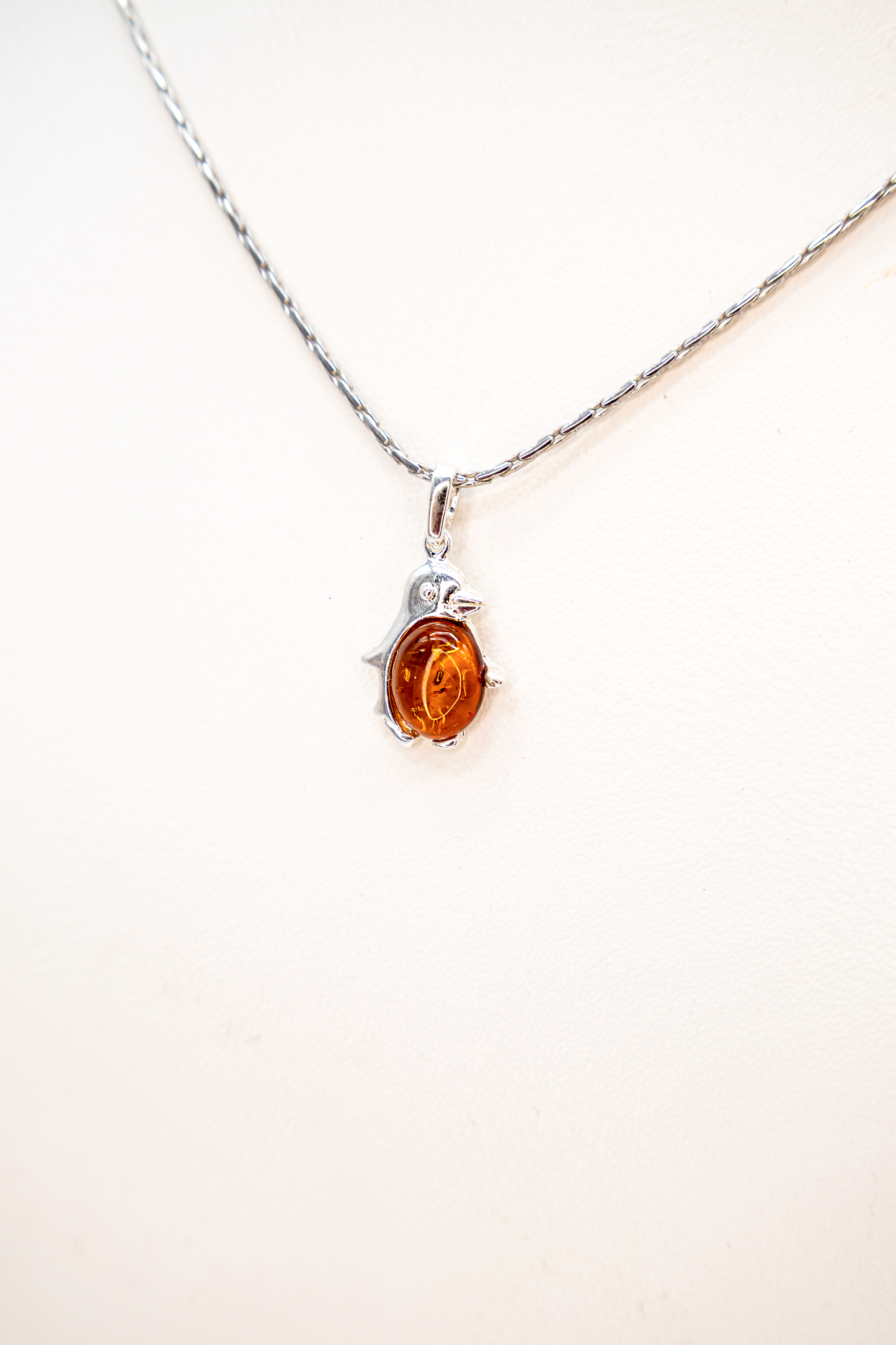 Kinder Anhänger Pinguin – Schmuck aus Silber & Bernstein