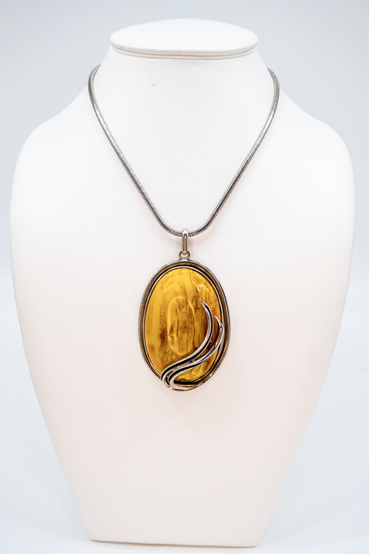 Amber oval pendant – exclusive design