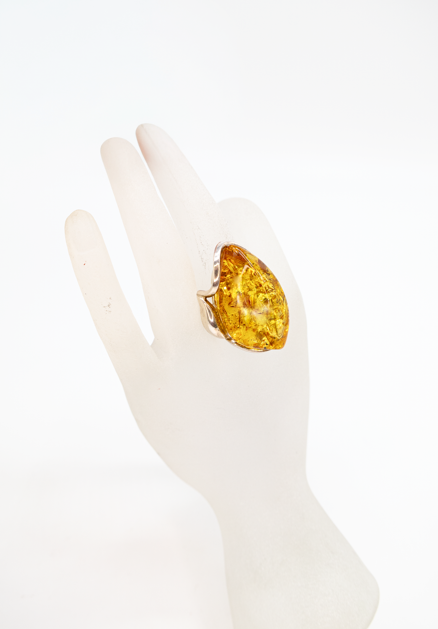 Bernstein Ring Silber – edles Schmuckstück in Tropfenform