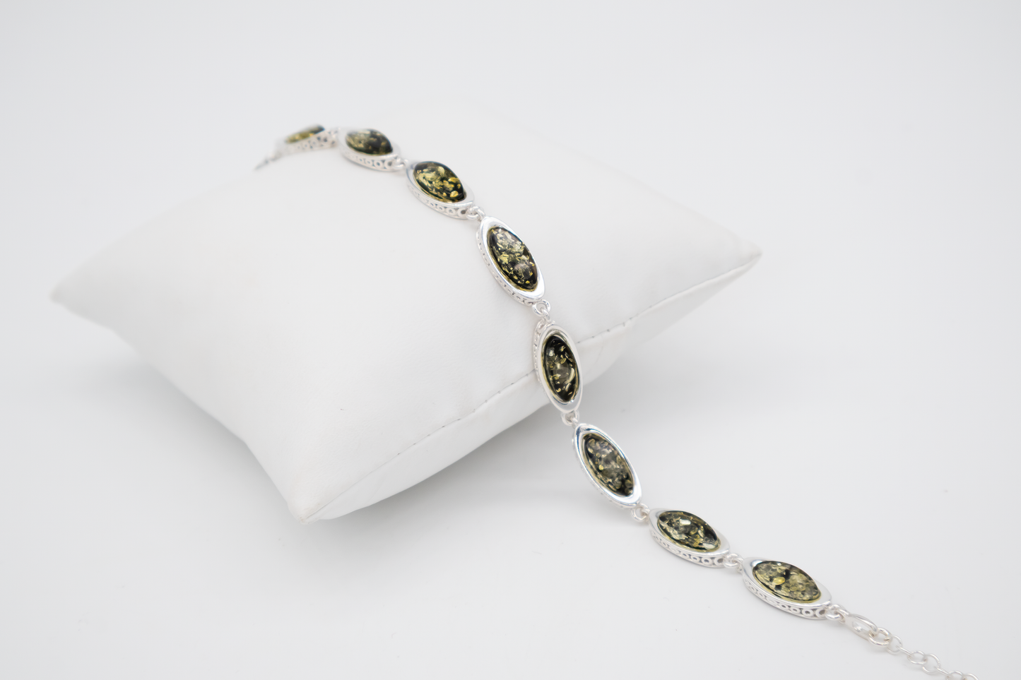 Silver bracelet with green amber – a unique piece made of 925 silver