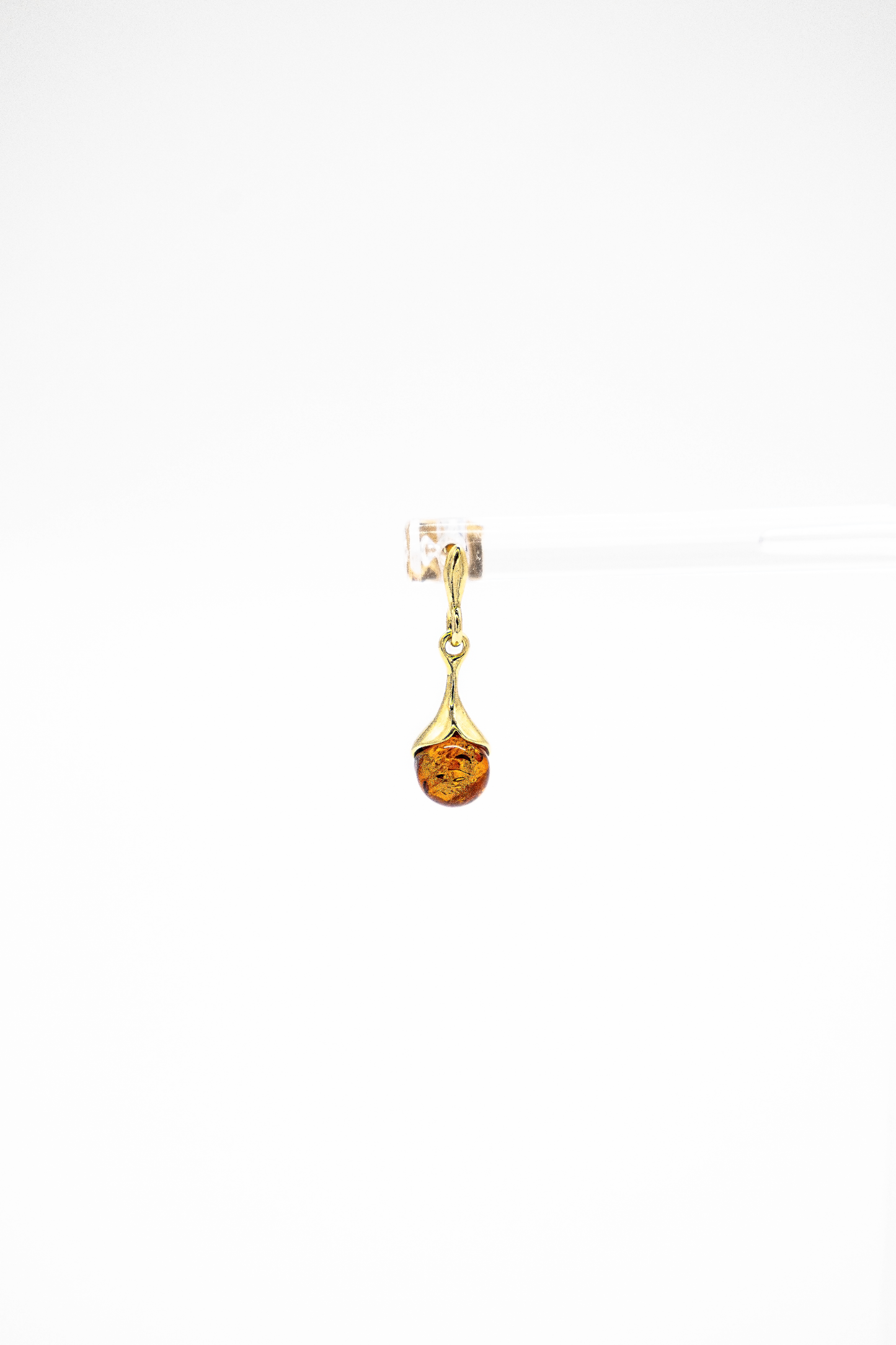 Elegant amber earrings – delicate and luxuriously gold-plated