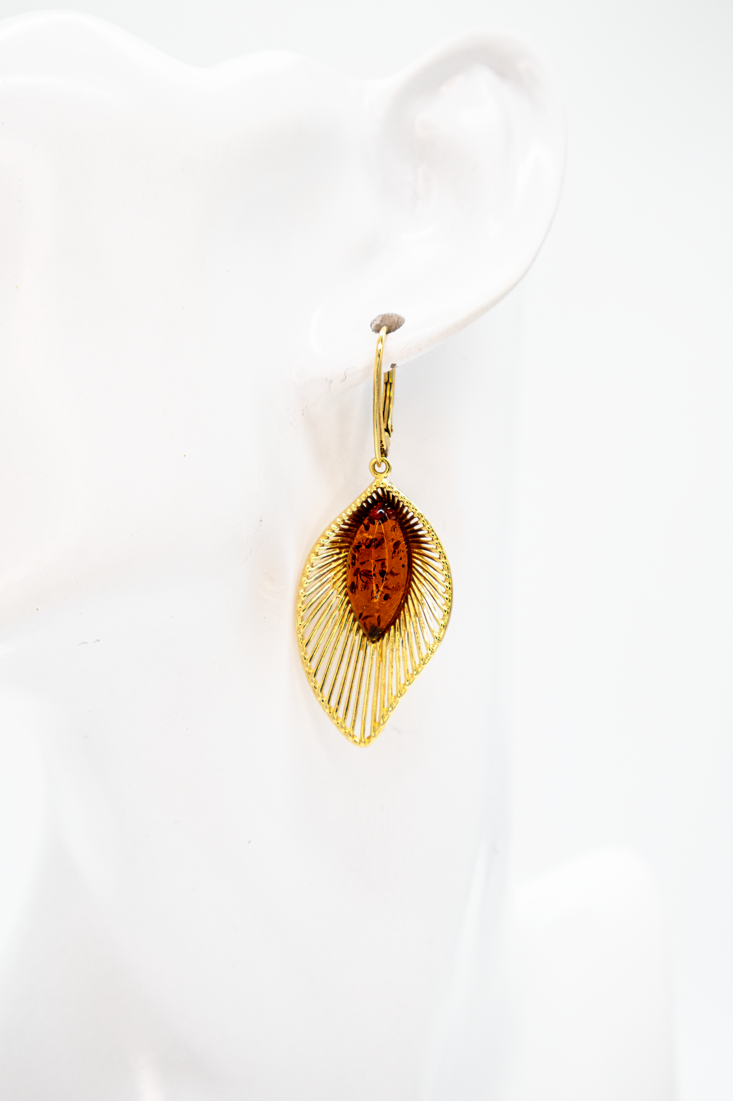 Elegant leaf earrings – genuine amber in gold setting