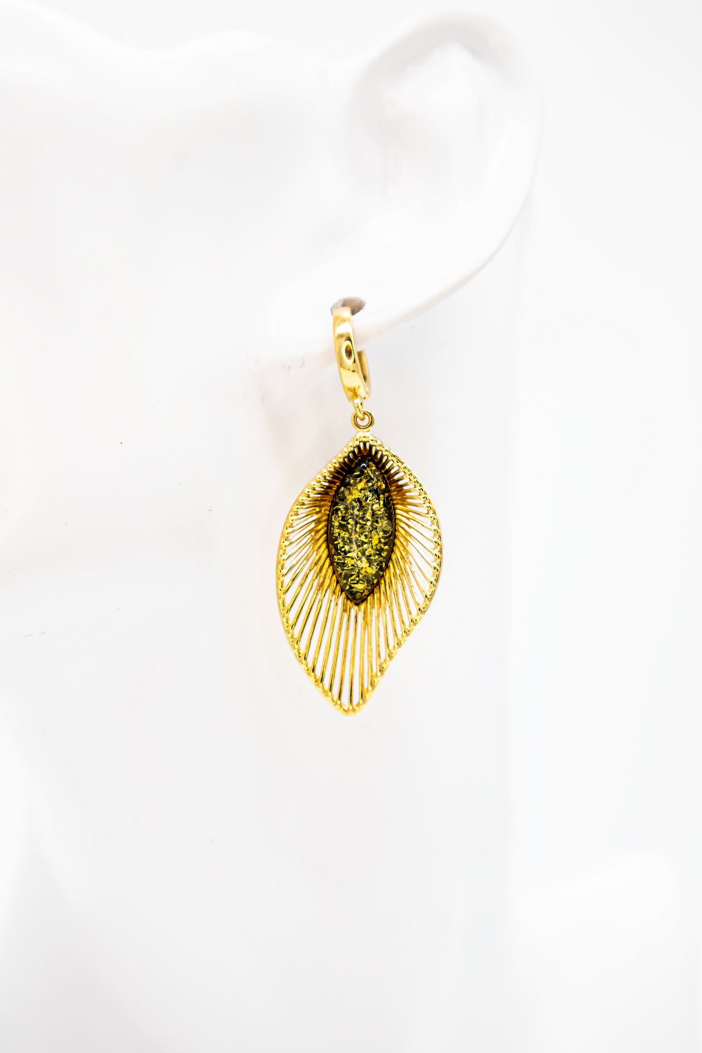 Elegant leaf earrings – genuine amber in gold setting