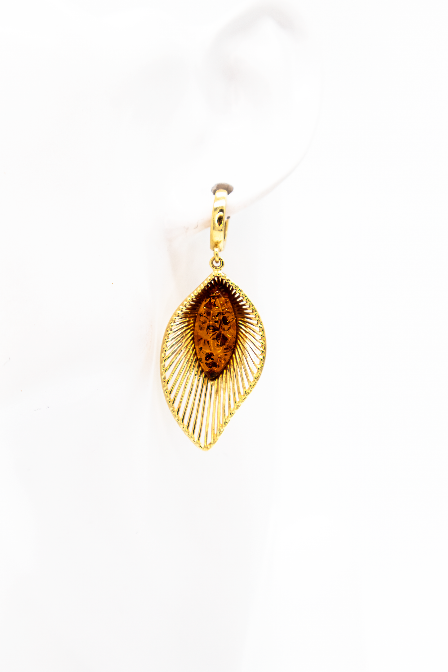 Elegant leaf earrings – genuine amber in gold setting