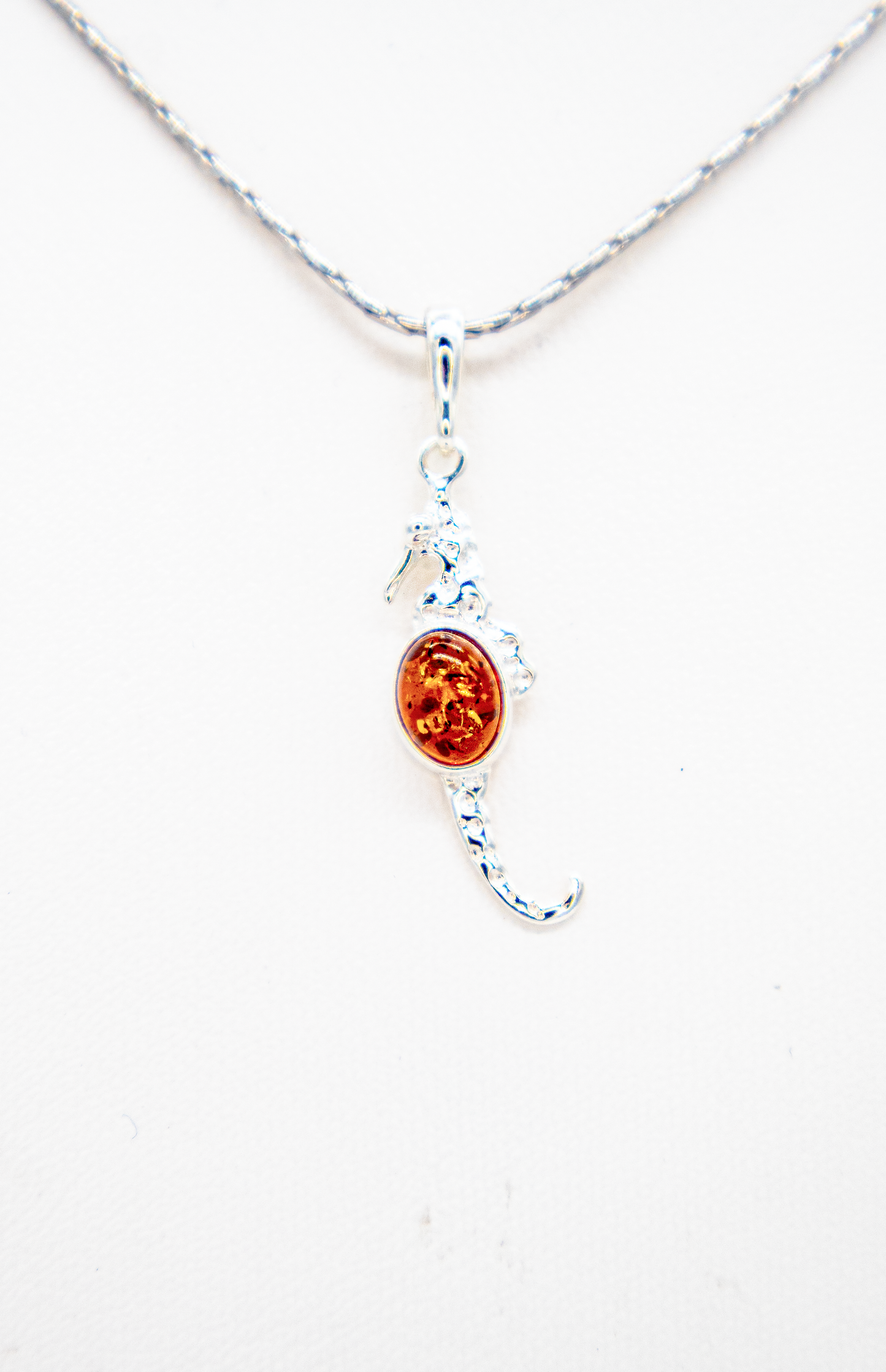 Children's & women's pendant amber – cute seahorse motif