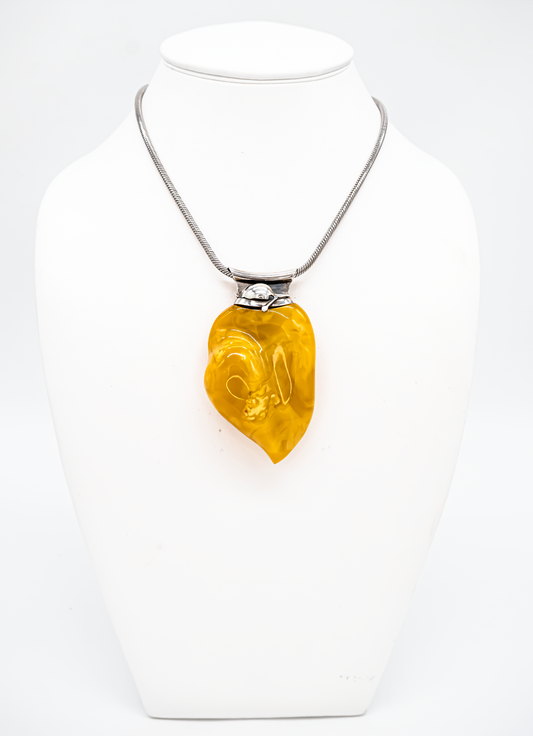 Modern amber pendant – handmade from Rügen