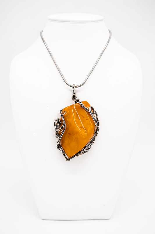 Exclusive 925 silver pendant with genuine amber