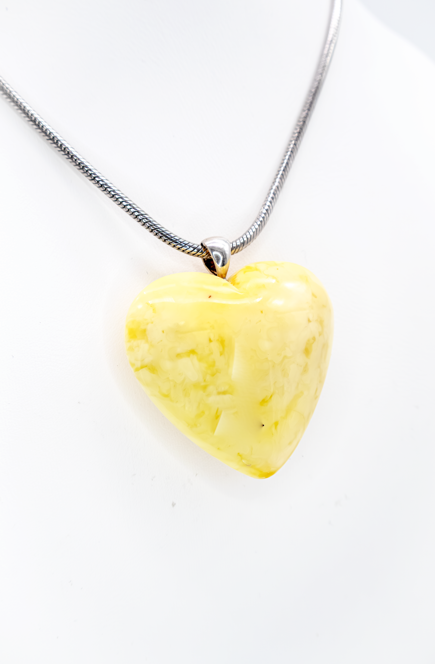Gelber Bernstein Herzanhänger Handarbeit