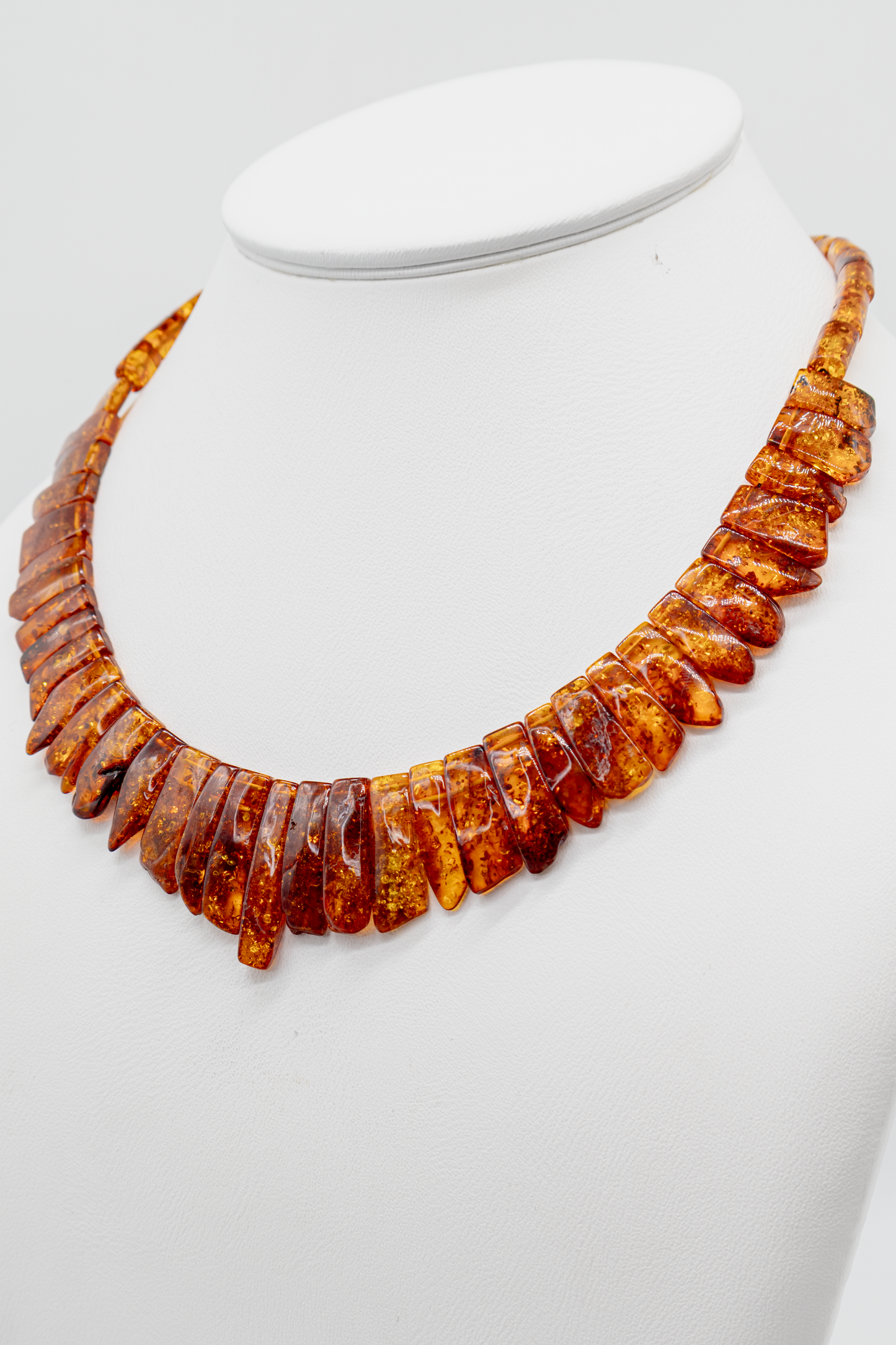 Handgefertigtes Bernstein-Kollier breite Platten