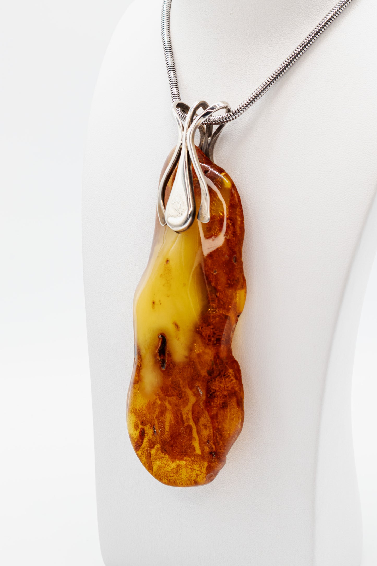 Expressive amber pendant – unique piece