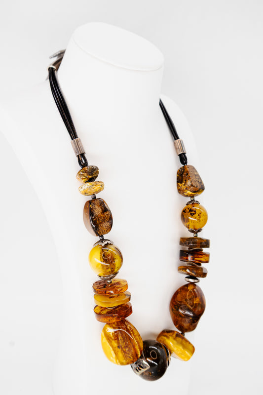Collier vintage en ambre en cuir avec argent – pièce unique