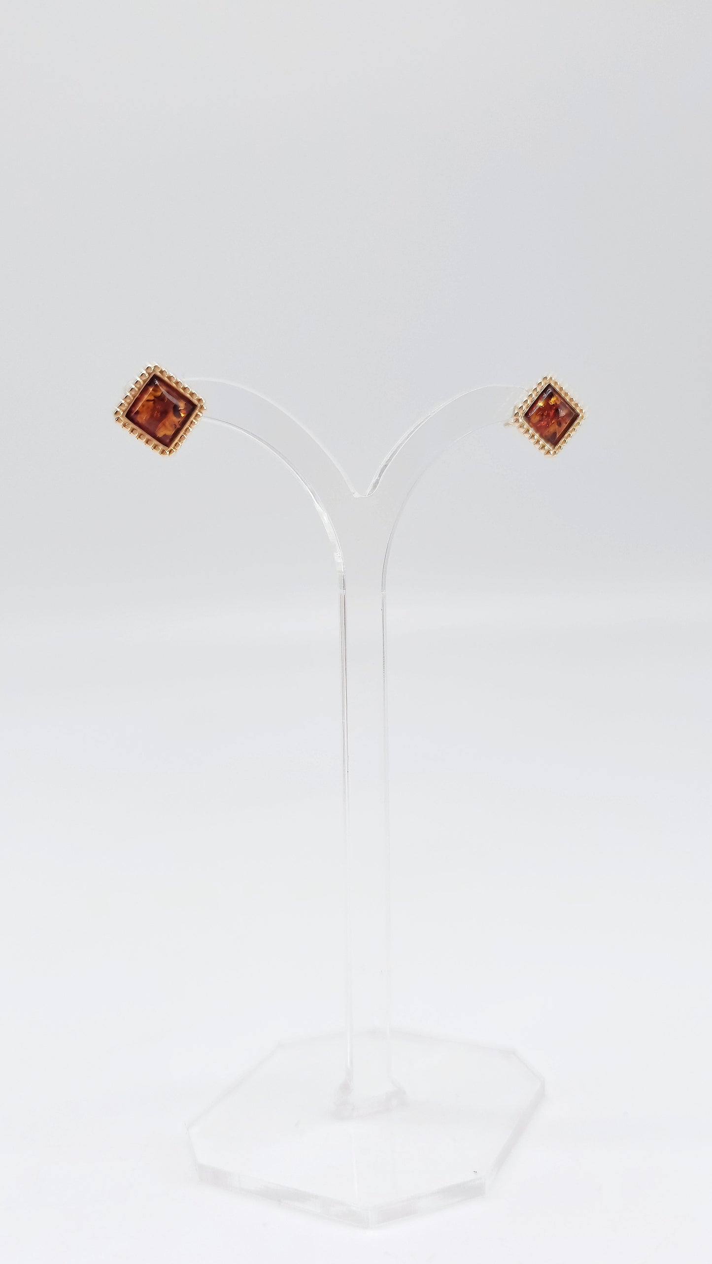 Goldene Ohrstecker mit echtem Bernstein – Hochwertig & stilvoll