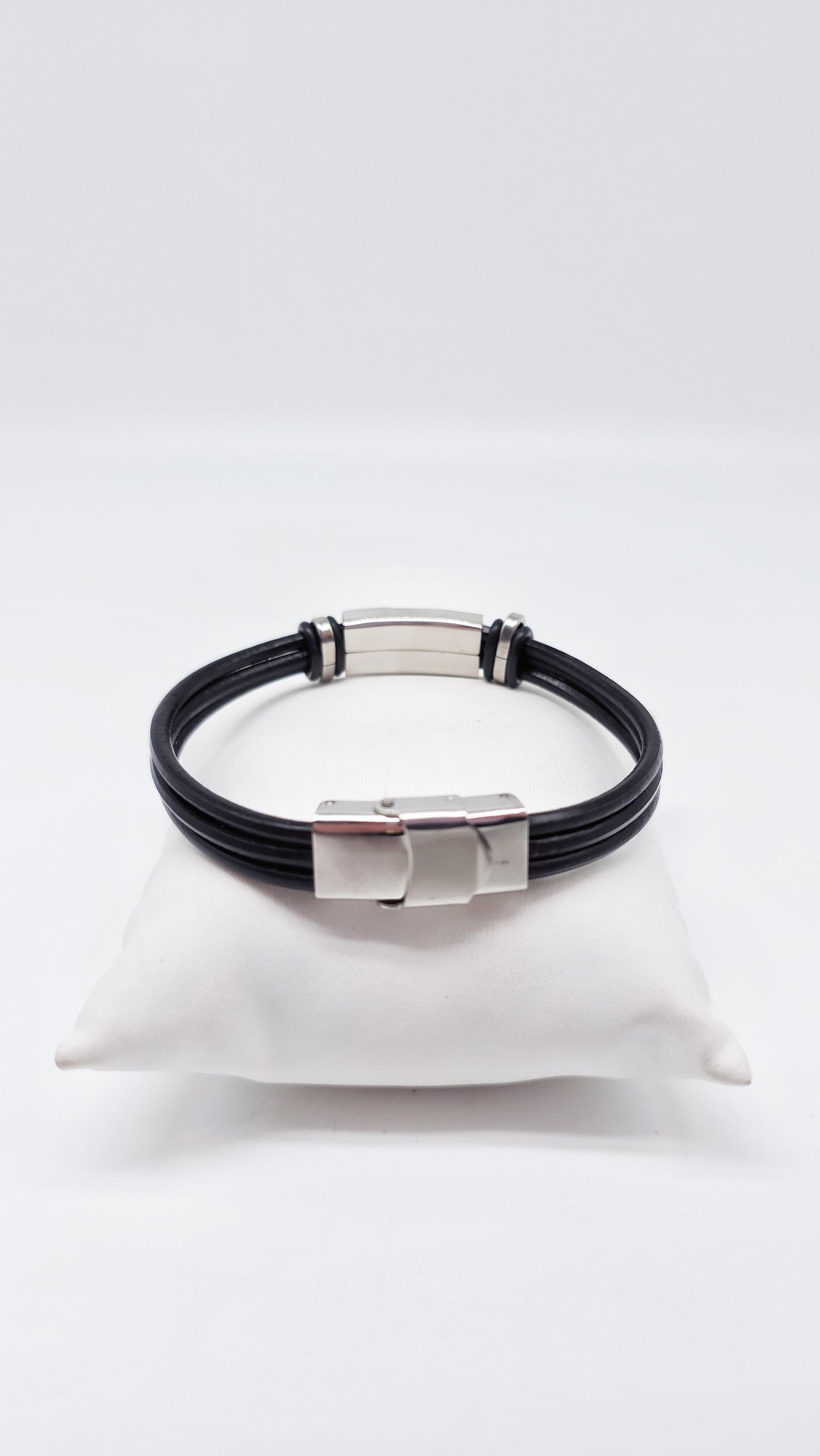 Bernstein trifft Leder: Das perfekte Männeraccessoire