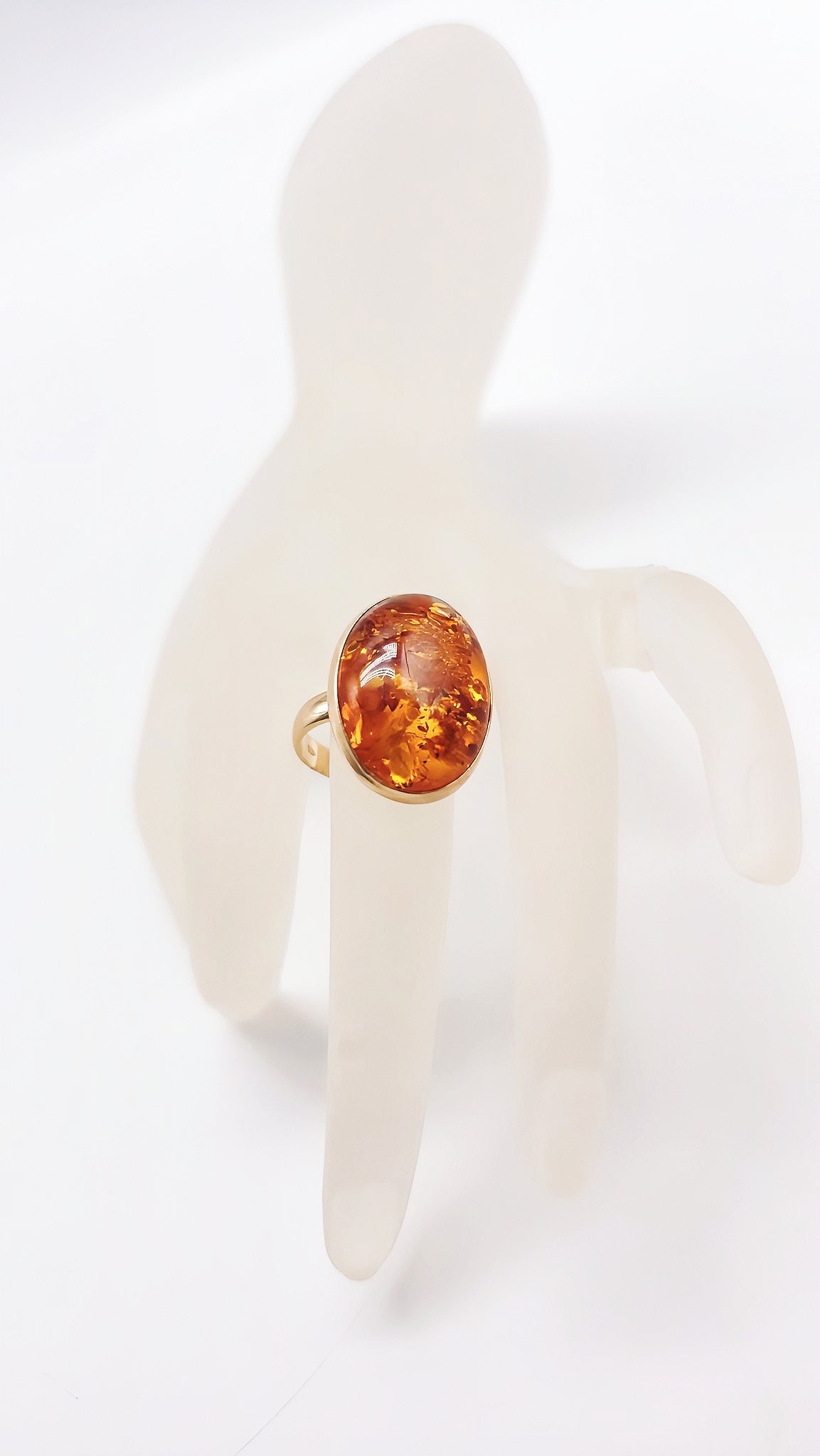 Shiny amber ring in a noble design