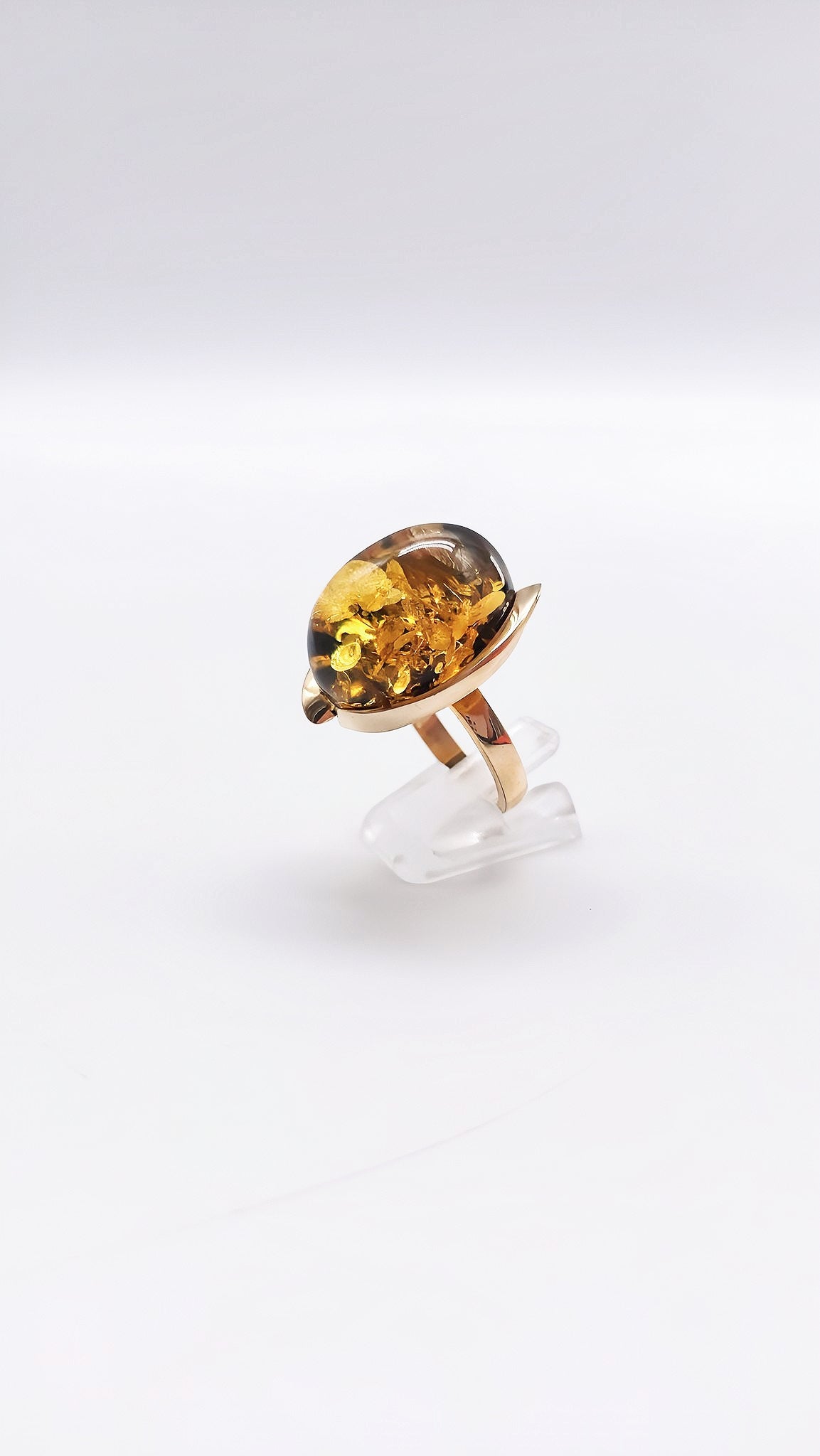 Elegant style: amber in gold setting