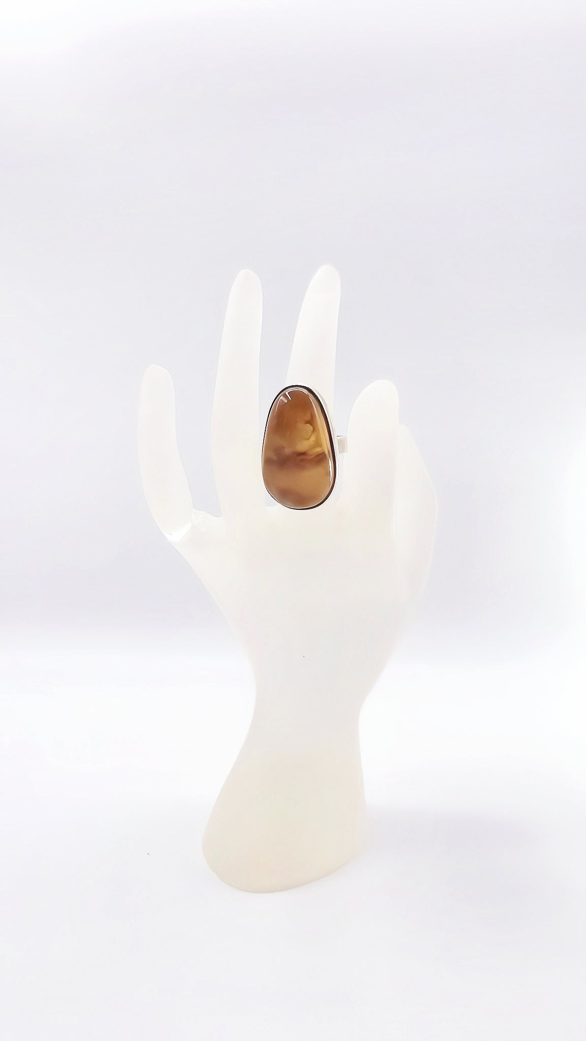 Sterling silver meets amber – the perfect ring for every occasion