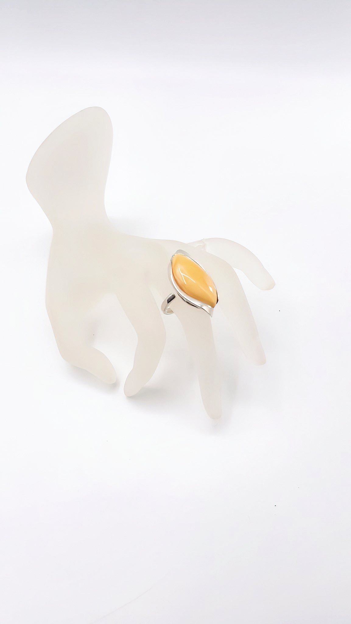 Adjustable ring made of 925 silver with warm amber
