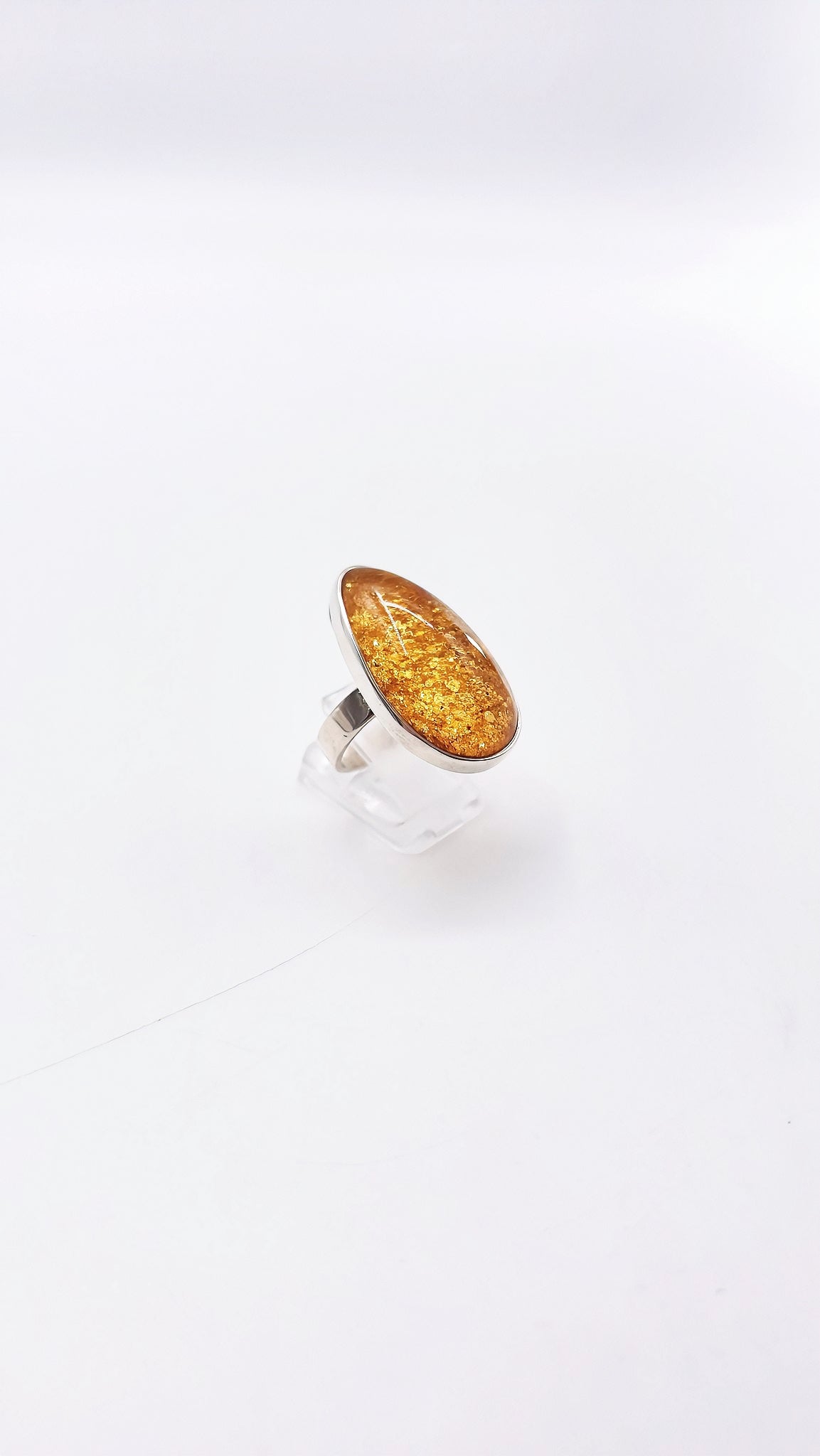 Unikatschmuck: Bernsteinring aus 925er Silber in zeitlosem Design