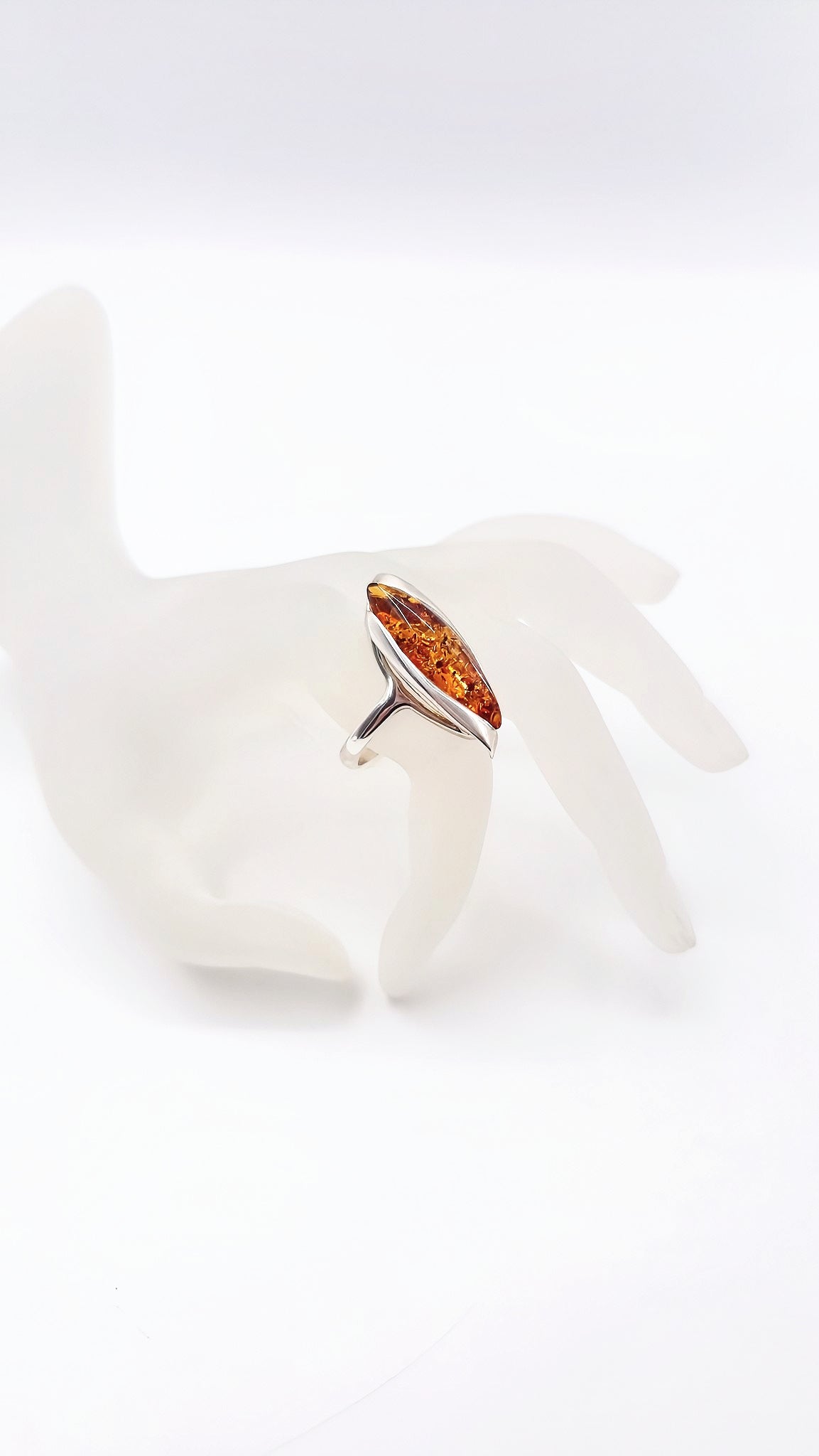 Edler Ring aus 925er Silber und Bernstein – Verstellbar und stilvoll