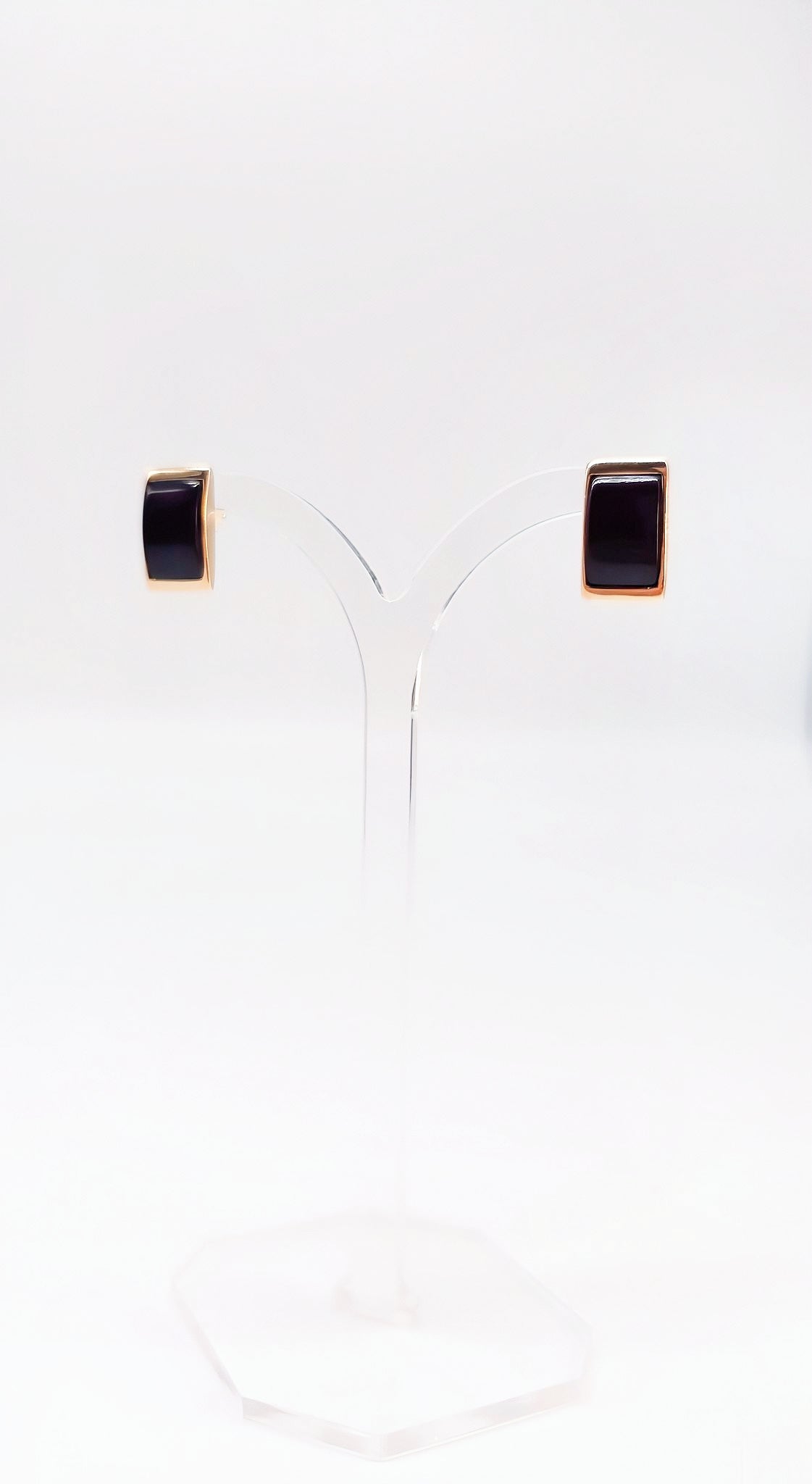 Ohrstecker mit rotem Bernstein – Stilvoll und zeitlos im Design