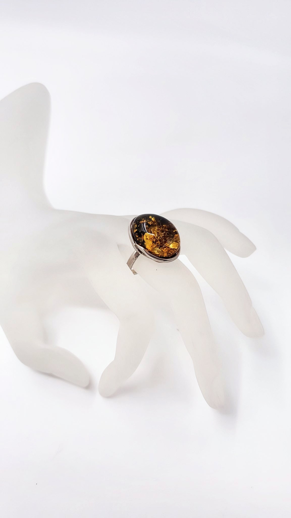 Handgefertigter Schmuck – Grüner Bernsteinring mit 925er Sterlingsilber