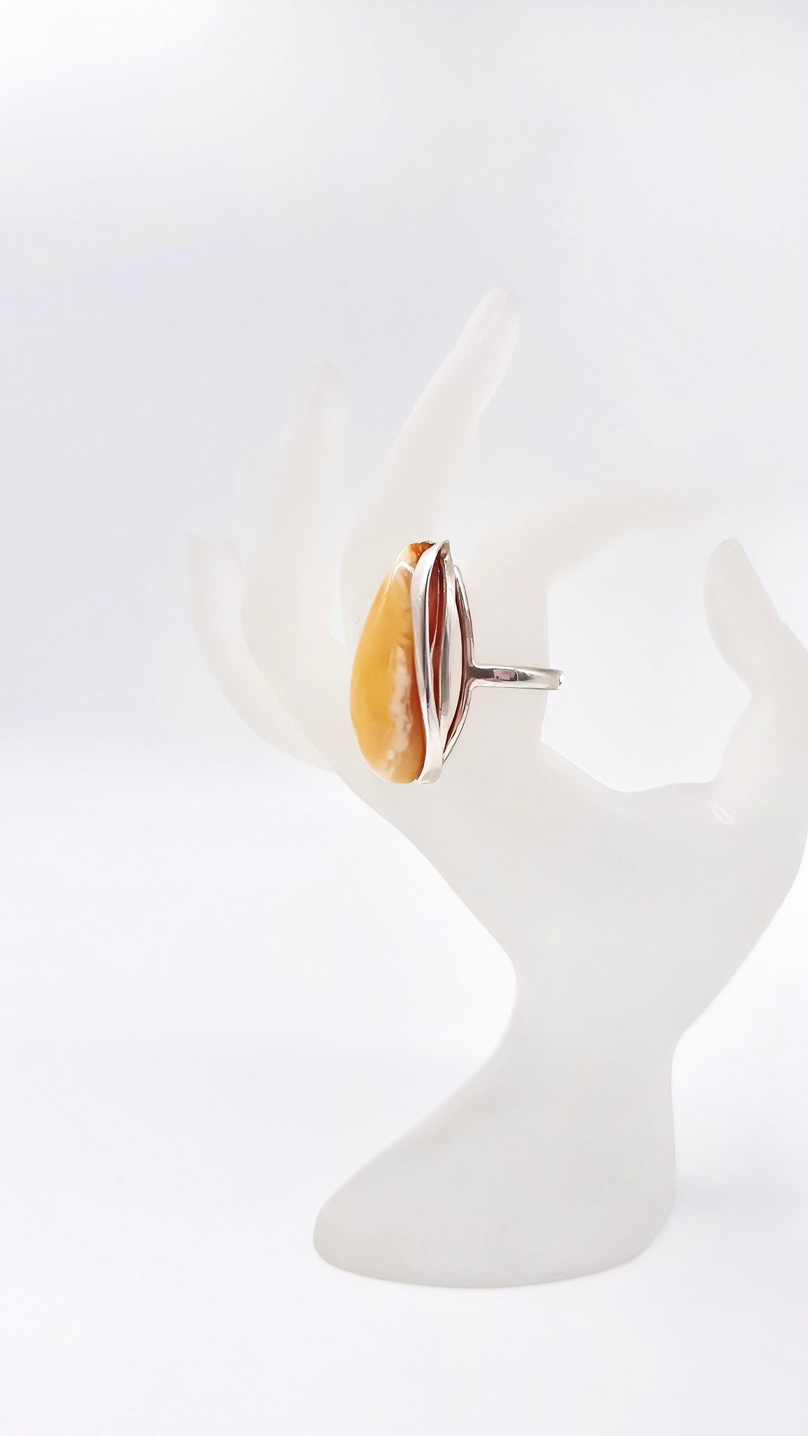 Handgefertigter Ring mit echtem Bernstein & Silber