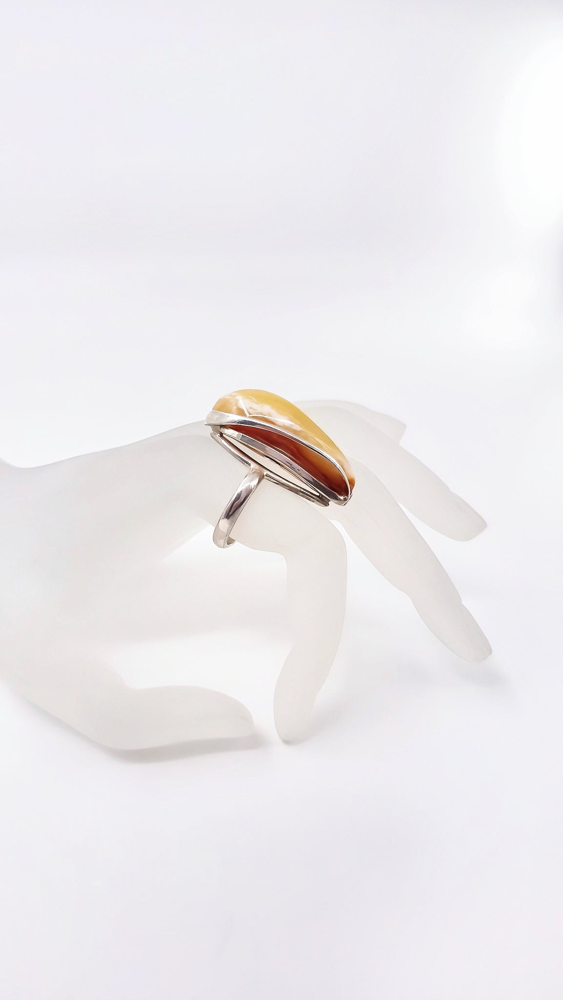 Handgefertigter Ring mit echtem Bernstein & Silber