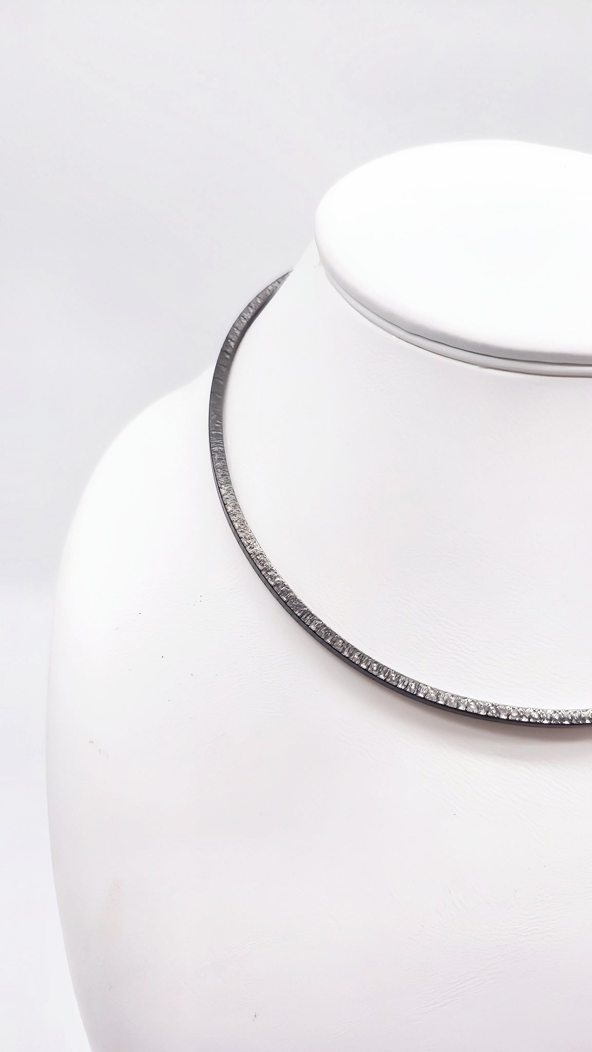 Square 925 silver choker – unique elegance