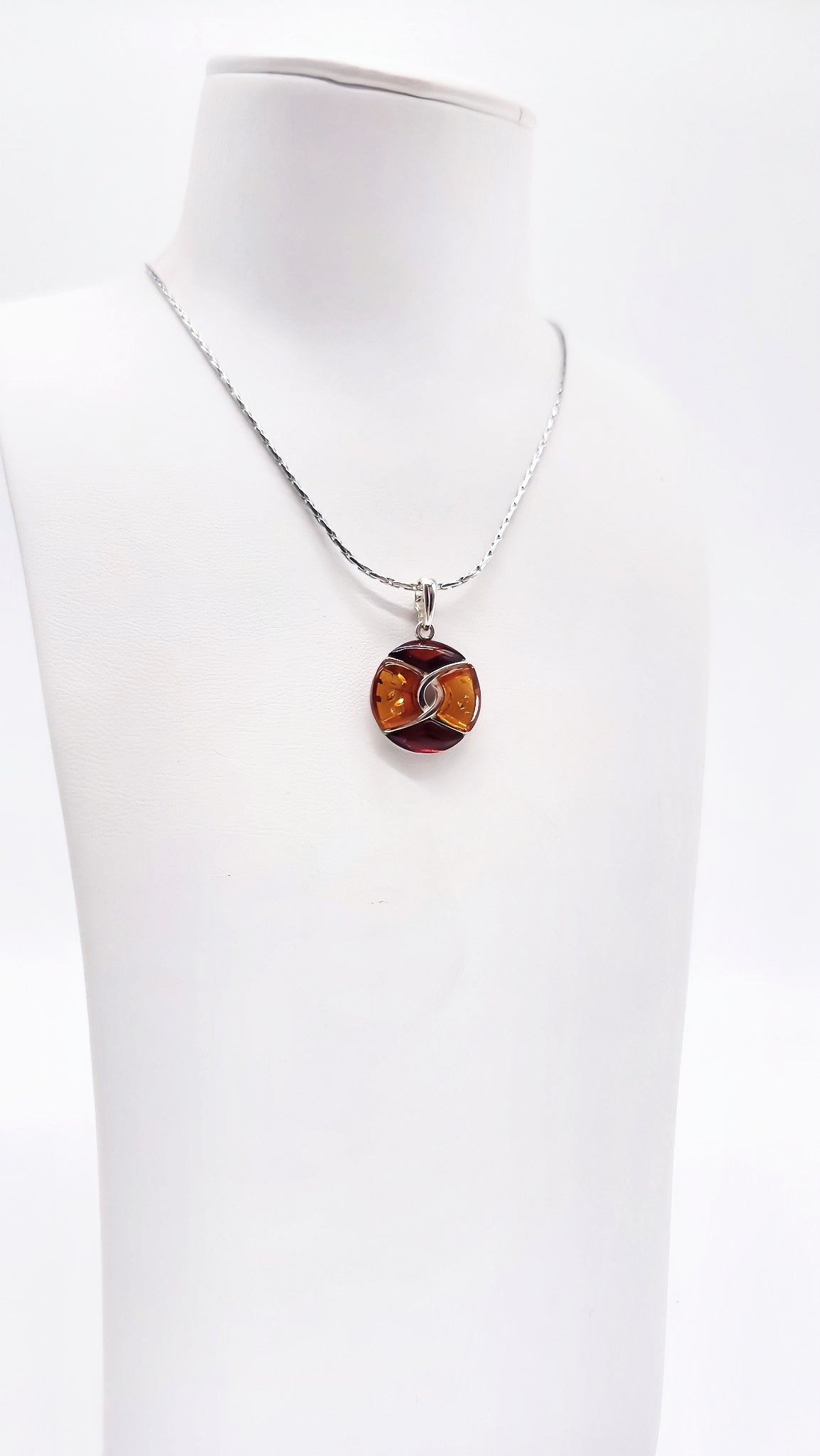Round amber jewelry with 925 silver – including chain
