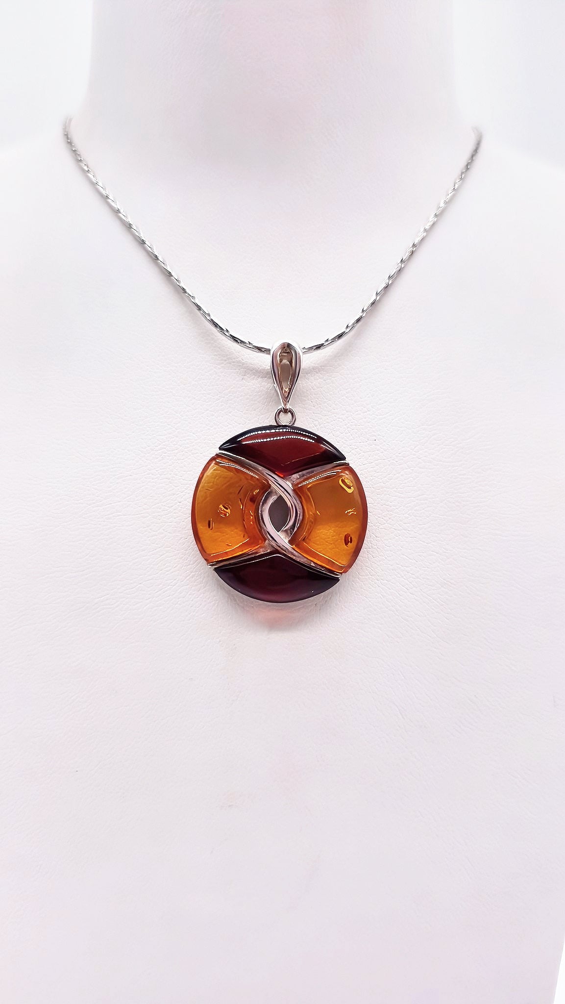 Round amber jewelry with 925 silver – including chain