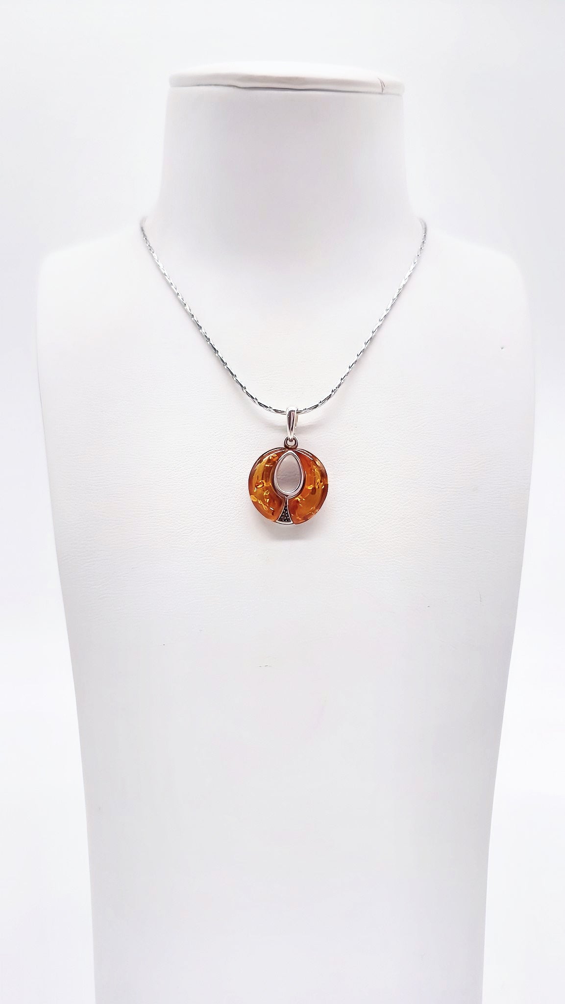 Elegant ladies' pendant made of natural amber and 925 silver