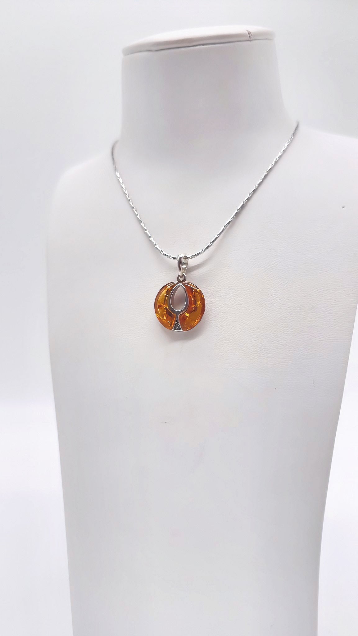 Elegant ladies' pendant made of natural amber and 925 silver