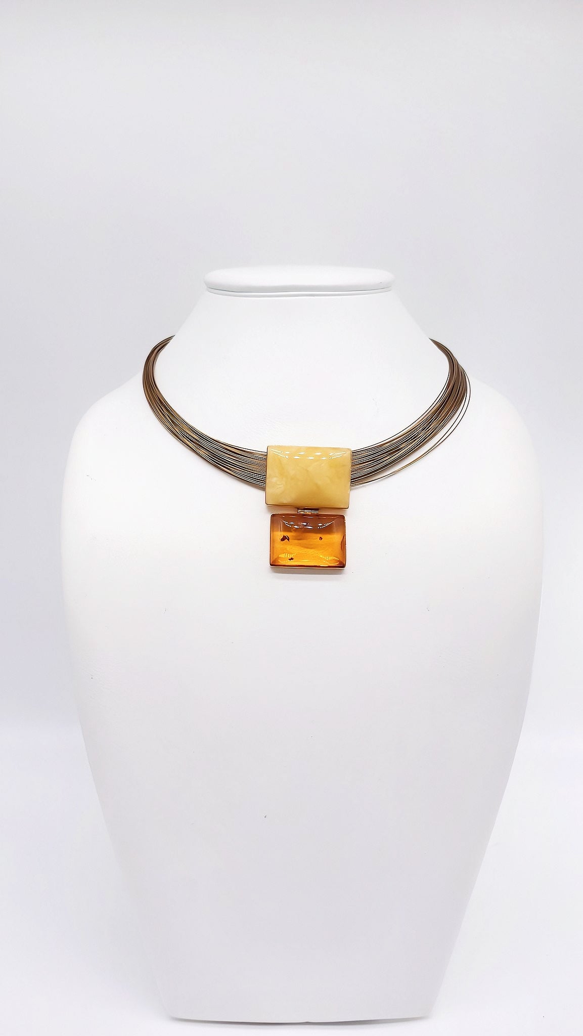 Modernes Bernstein Collier mit geometrischen Elementen