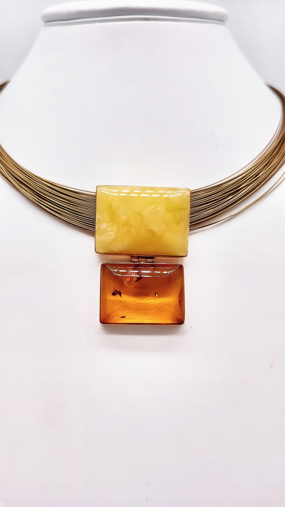 Modernes Bernstein Collier mit geometrischen Elementen