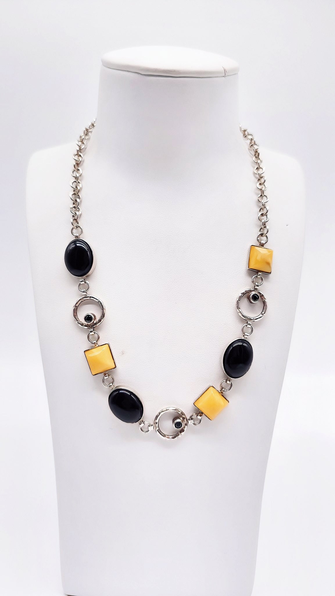Barnsteen-onyx collier met zilveren karabijnsluiting