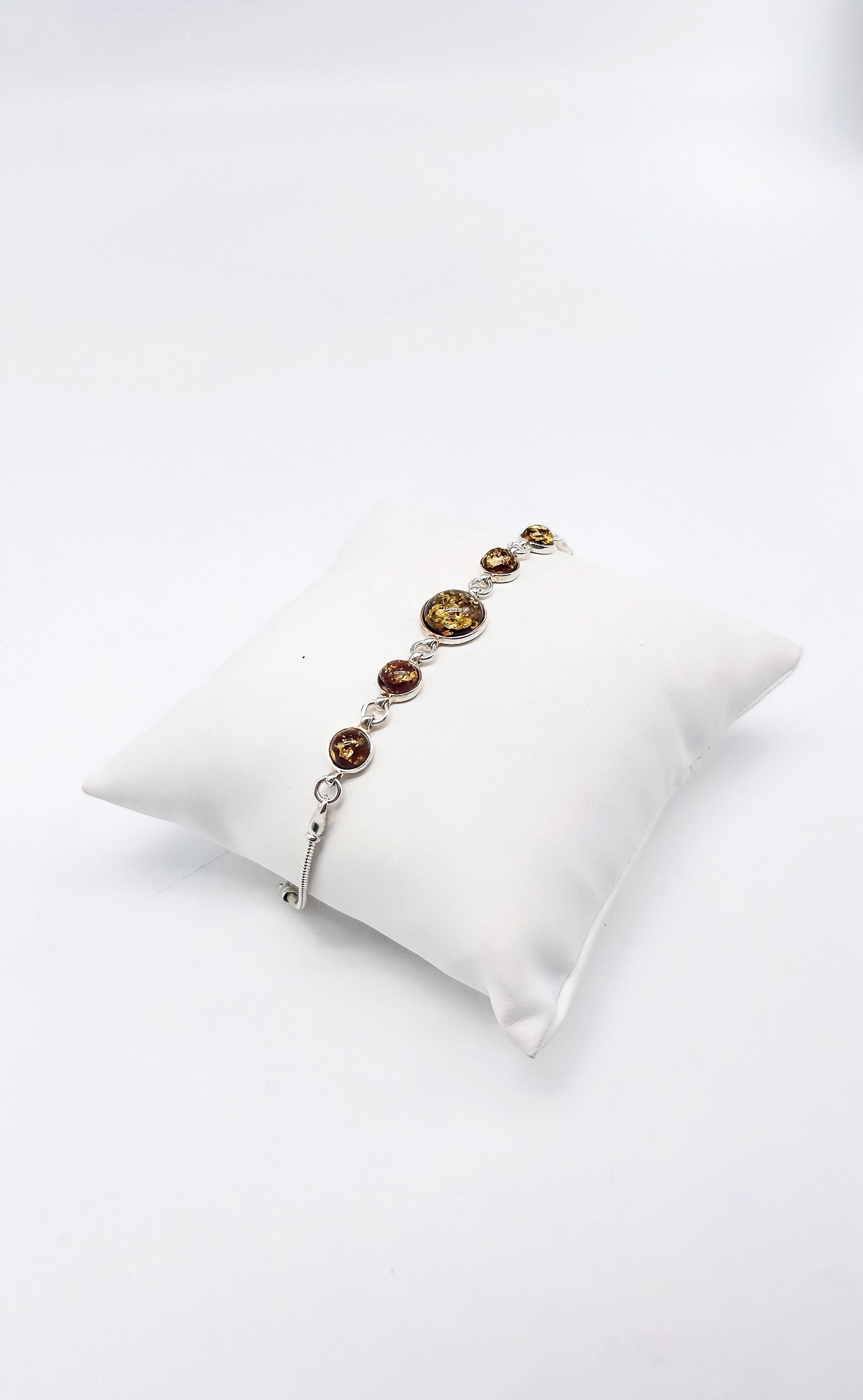 Designer Armband mit einzigartigem grün-orangem Bernstein