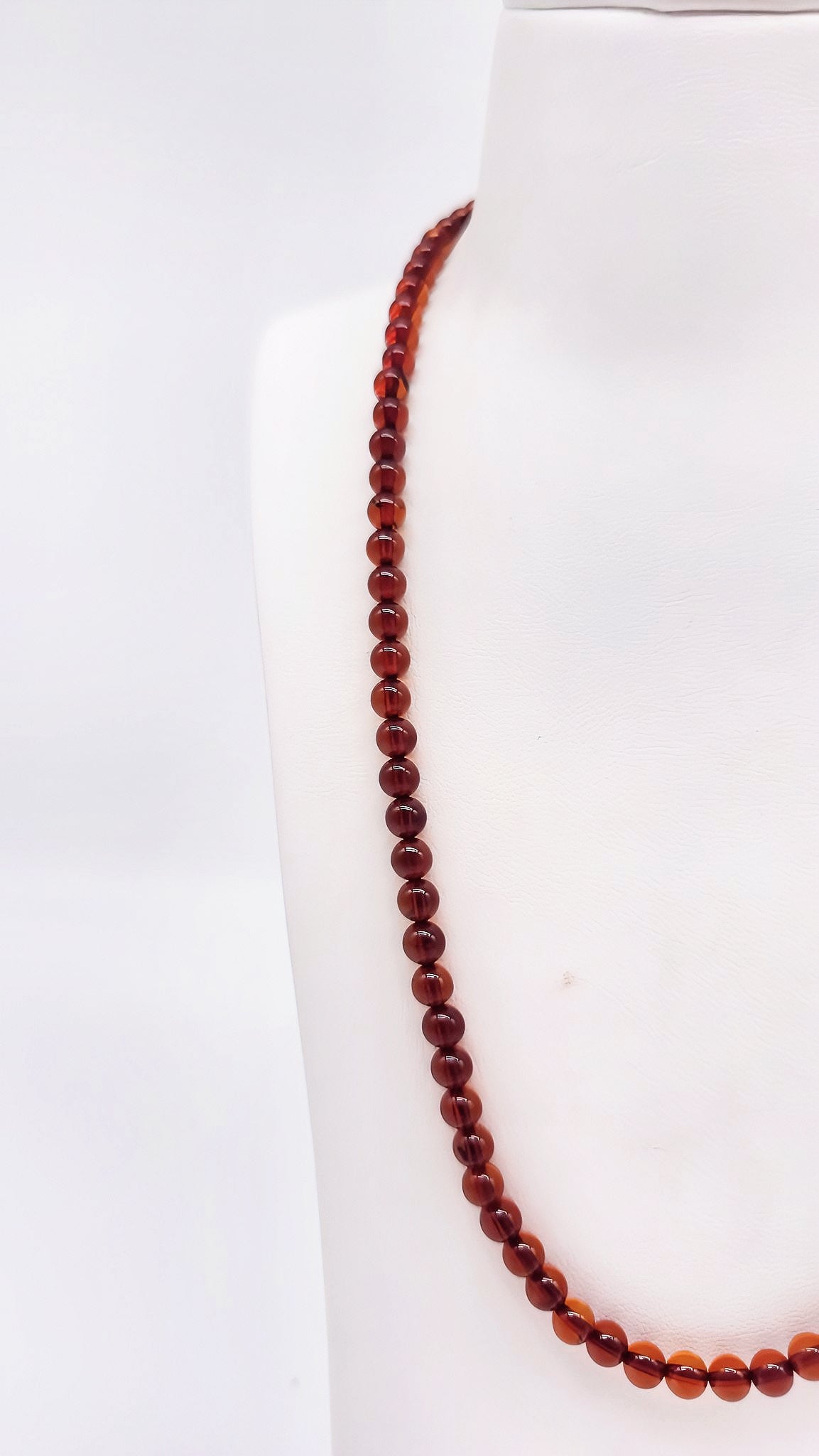 Filigrane Bernstein Kette mit elegantem Verlauf