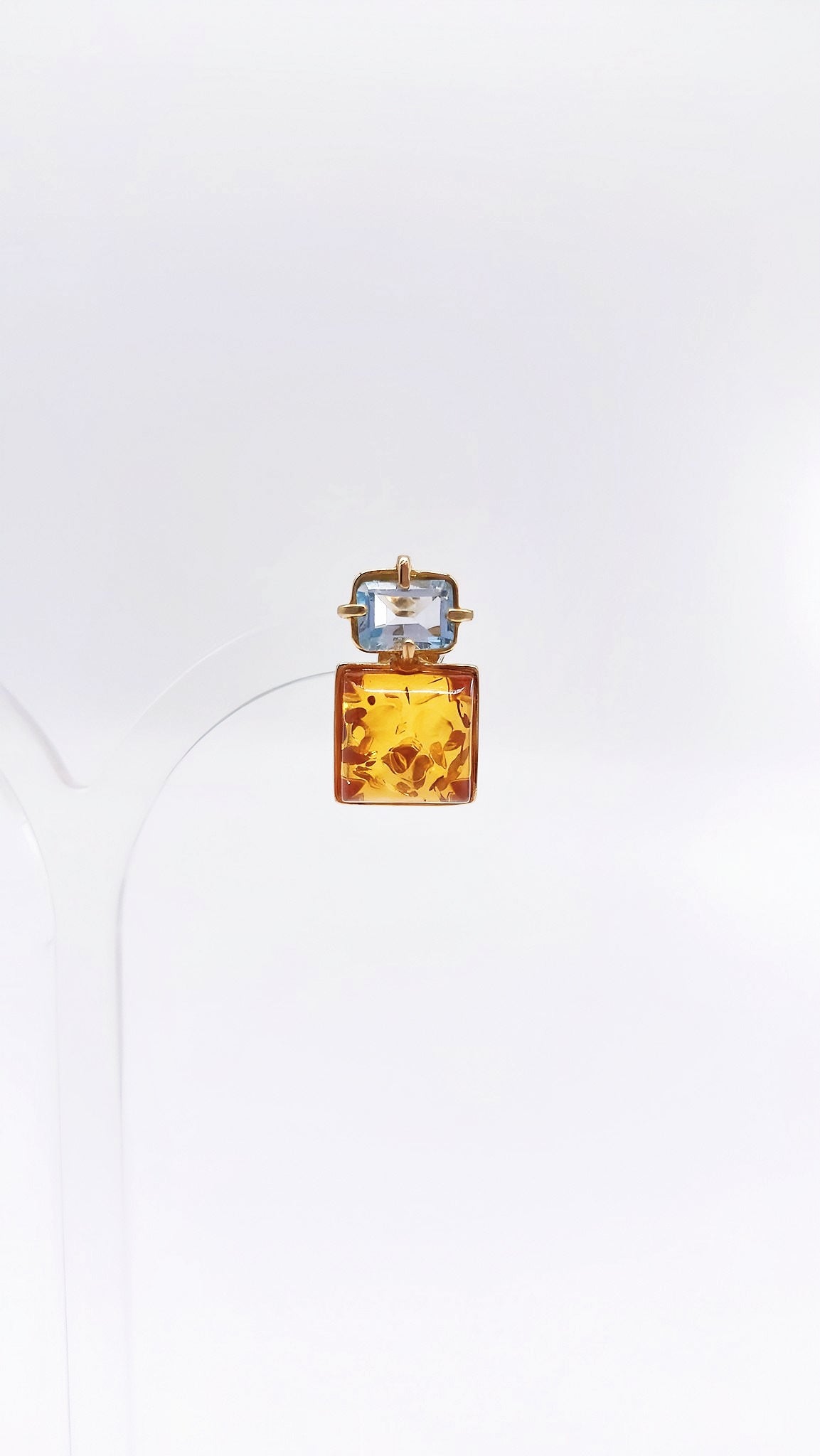 Goldene Ohrhänger – Bernstein & Edelstein in modernem Design