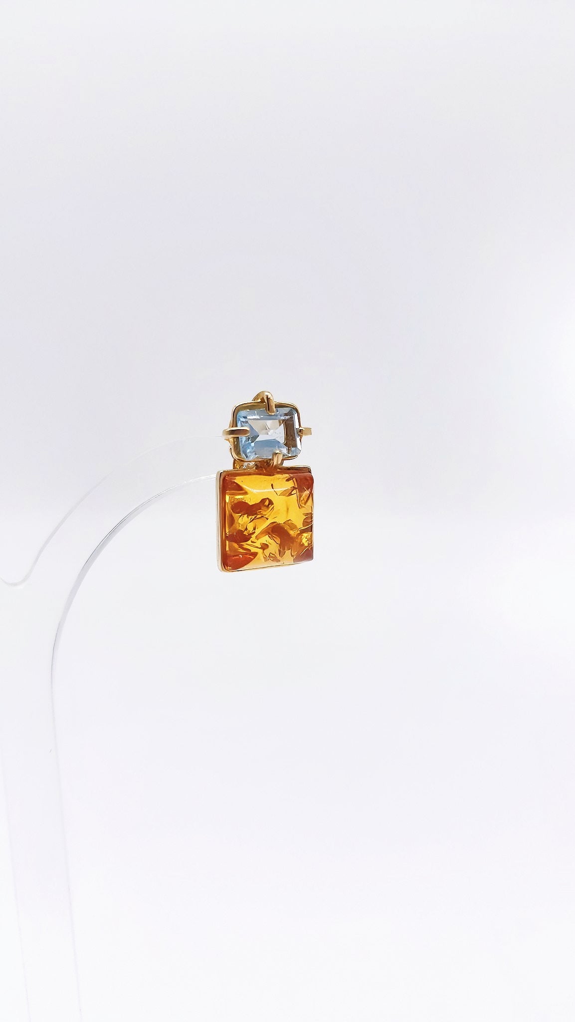 Goldene Ohrhänger – Bernstein & Edelstein in modernem Design