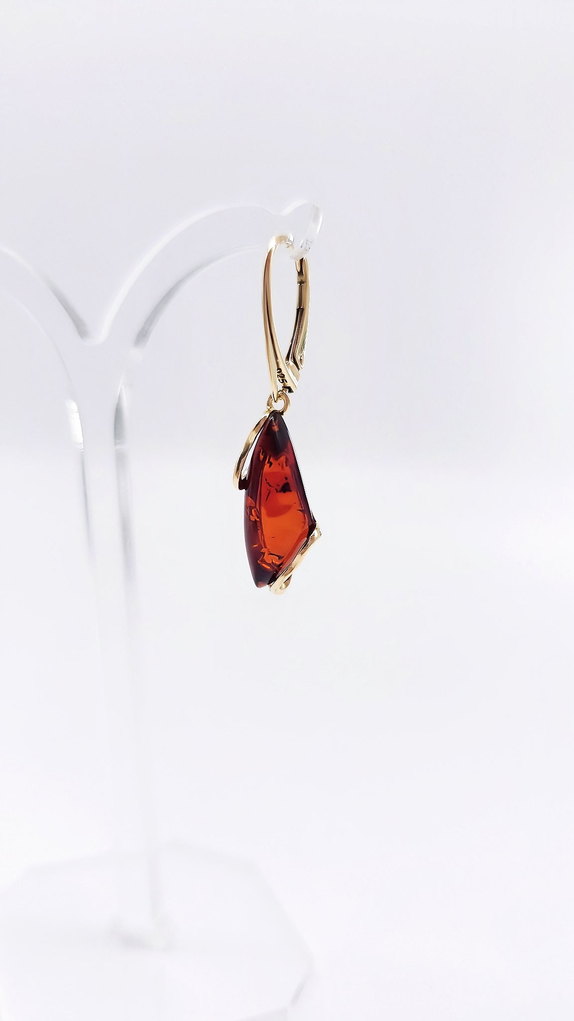 Damenohrringe – Naturbernstein in goldener Eleganz