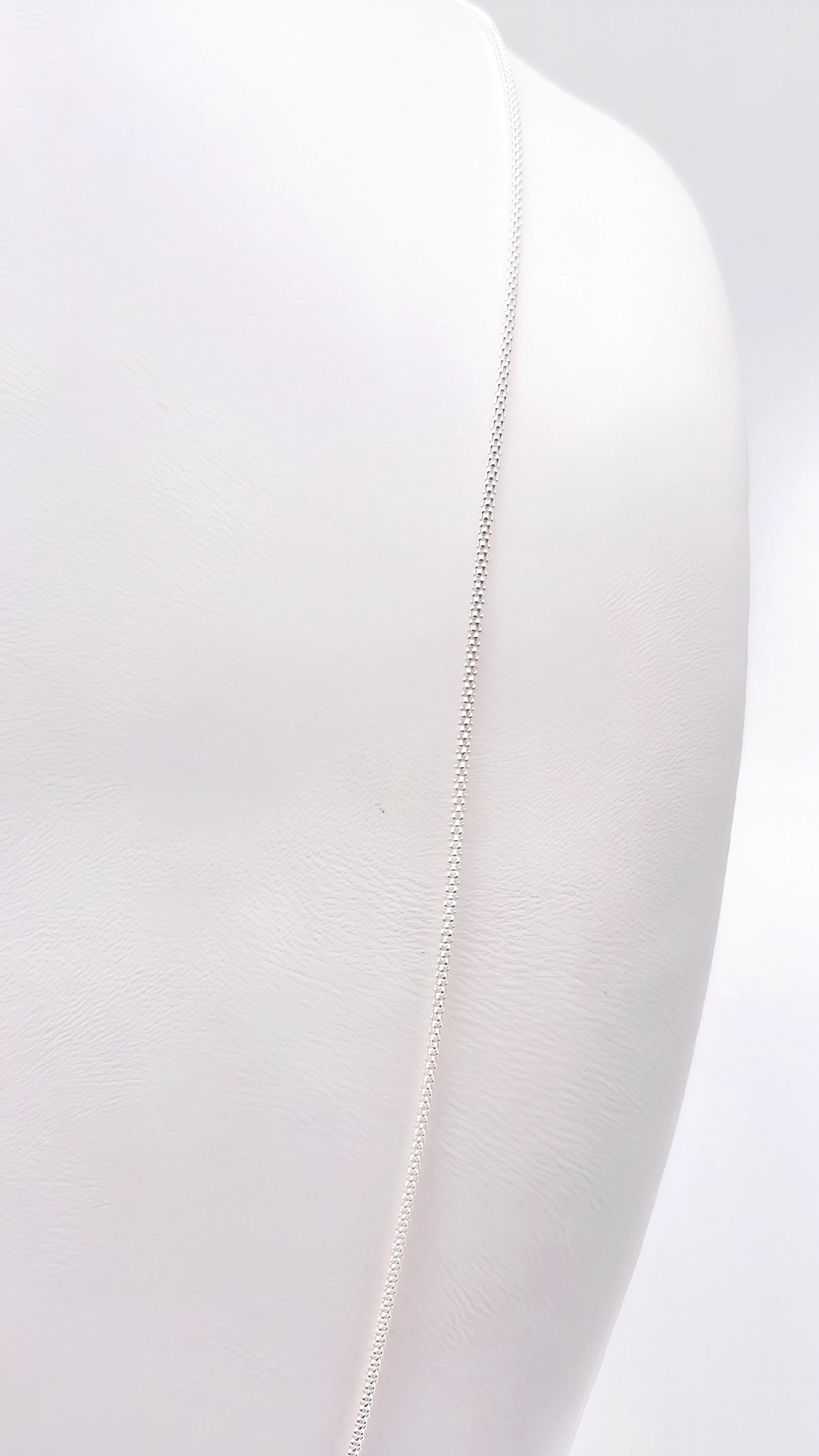Filigrane Halskette aus Sterlingsilber – schlichte Schönheit