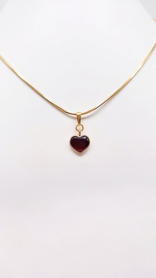 Jewelry with meaning: Heart pendant with genuine amber