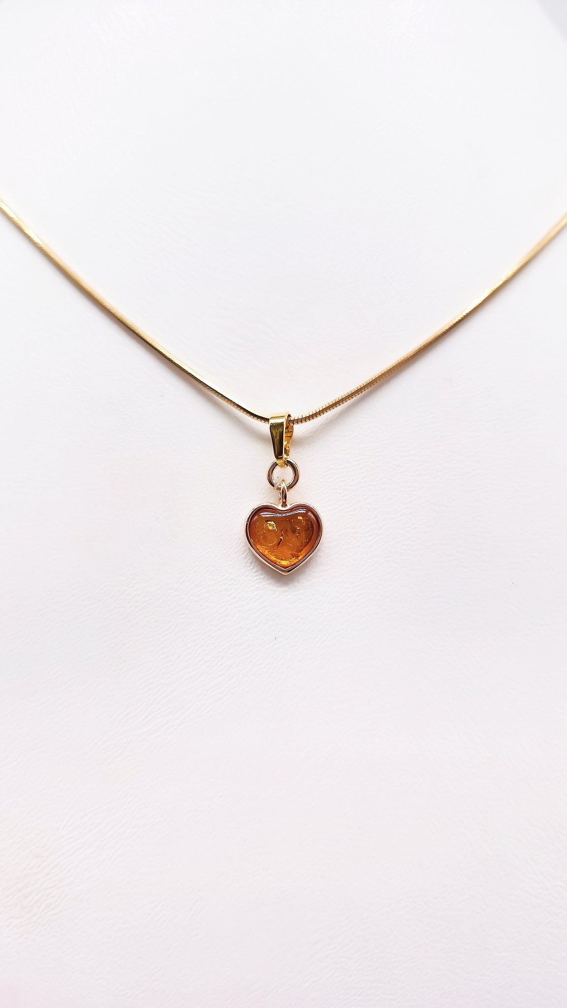 Jewelry with meaning: Heart pendant with genuine amber